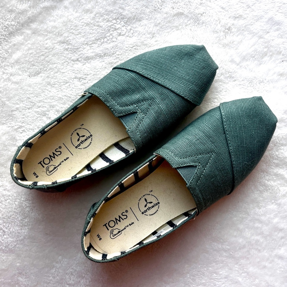 Tom’s Alpargata jade green sandal - size W6